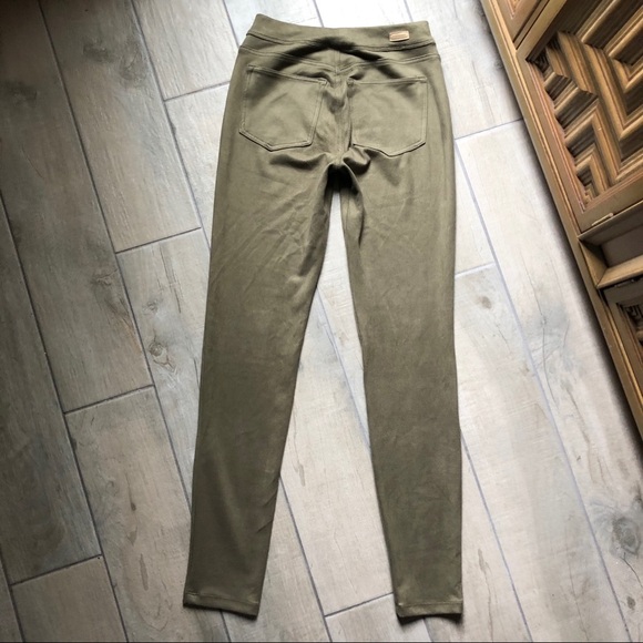 Sneak peak faux suede legging pants in olive green. Size S - Picture 5 of 8